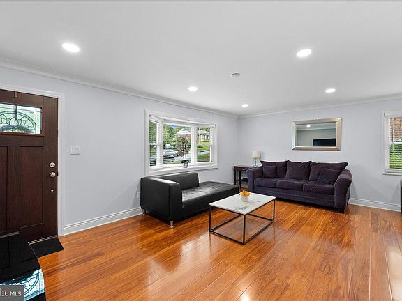 2nd image of 6102 Houston Ct