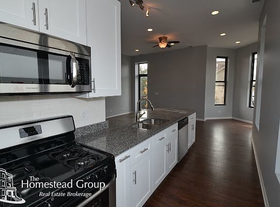 3rd image of 1057 W Grand Ave #Three_nort