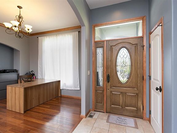 3rd image of 119 W Harmony Cir