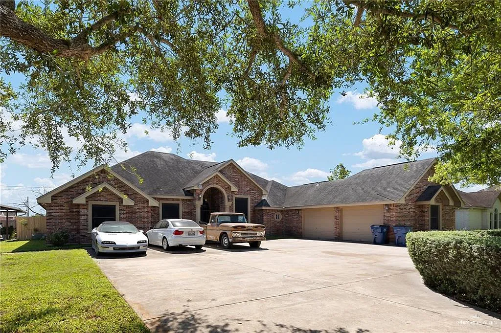 4 bed, 5.0 bath, 2926 sqft, $2,500 — Photo 1