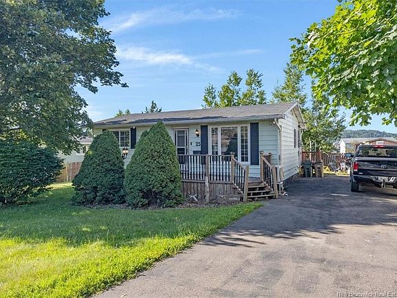 3rd image of 25 Parkhill Dr