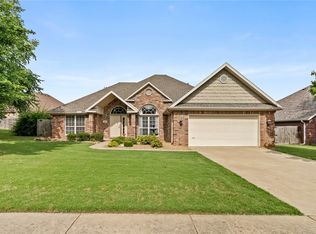 529 N Brandy Station Dr, Fayetteville, AR 72704