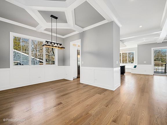 5th image of 6925 Clarendon Hills Rd