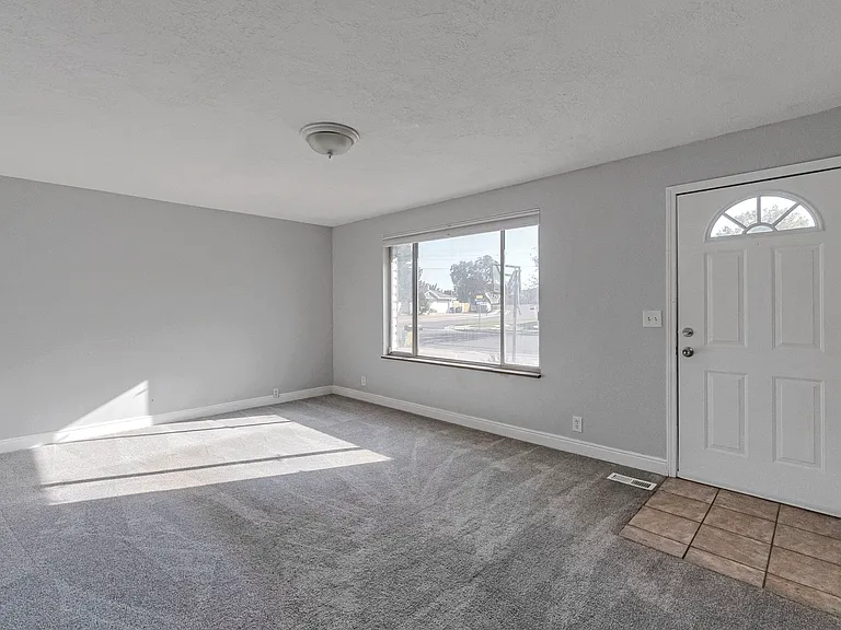 3246 W Royalwood Dr — Photo 12