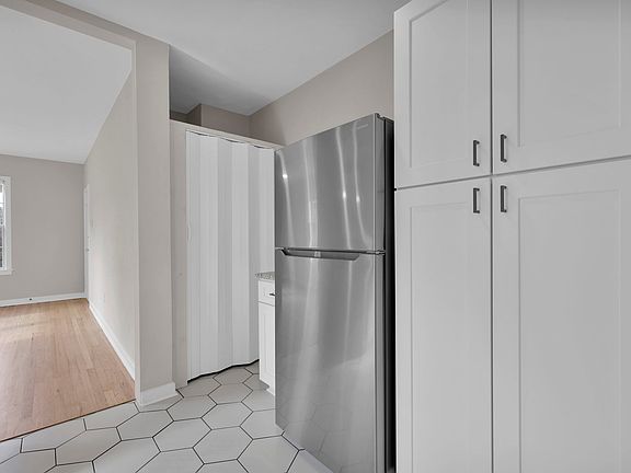 5th image of 1637 Belmonte Ave #1