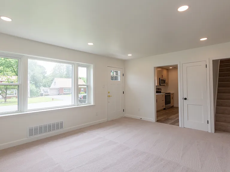 1307 Meadowcreek Ln — Photo 9
