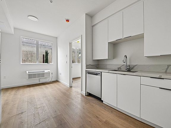 3rd image of 2245 Amherst Ave #210