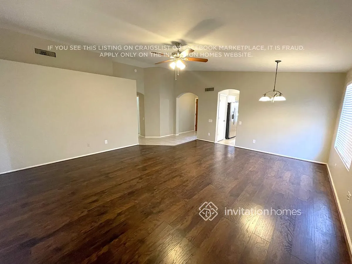 Building Photo - 706 S Golden Key St