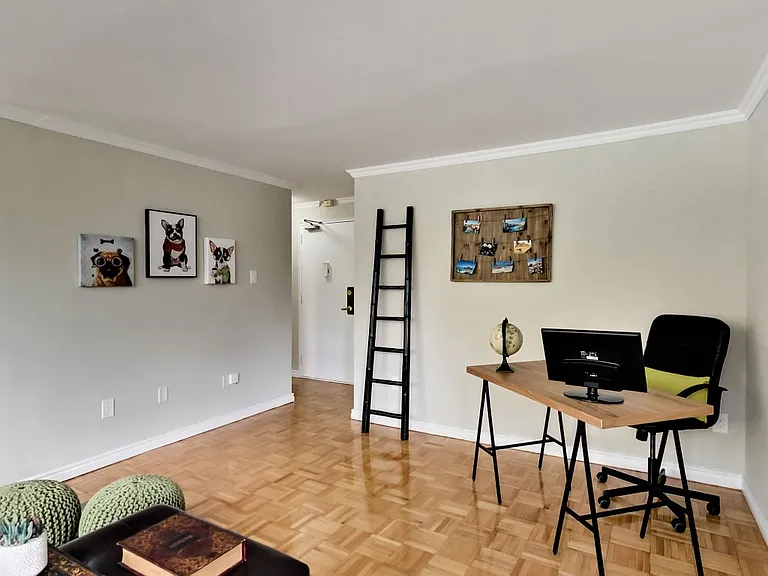 425 Avenue Rd — Photo 11