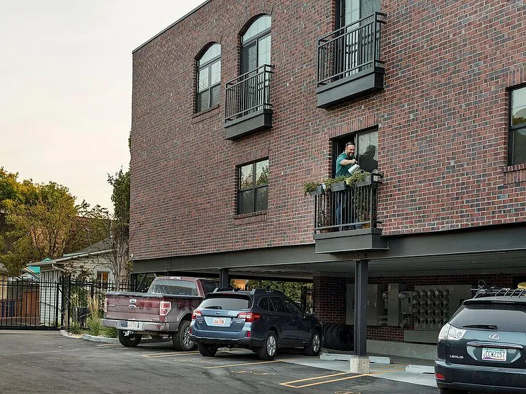 Salt Lake Costume Apartments — Photo 7