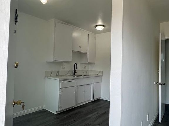 5th image of 5033-5035 Santa Ana St #A