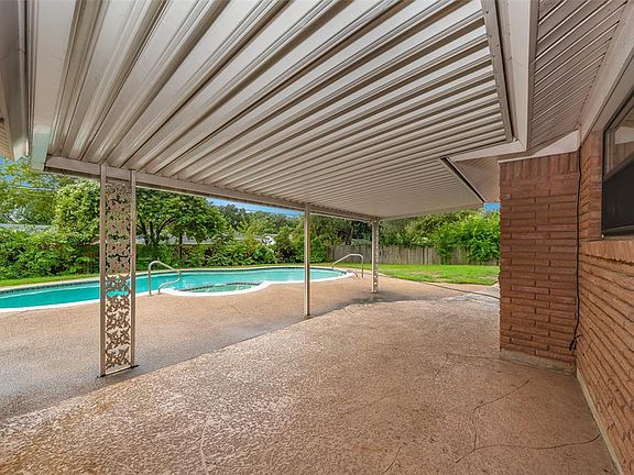3rd image of 3609 Wedgway Dr