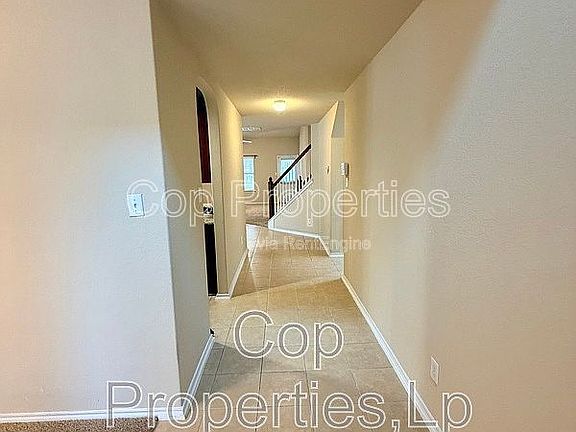 5th image of 741 Clearbrook Ave