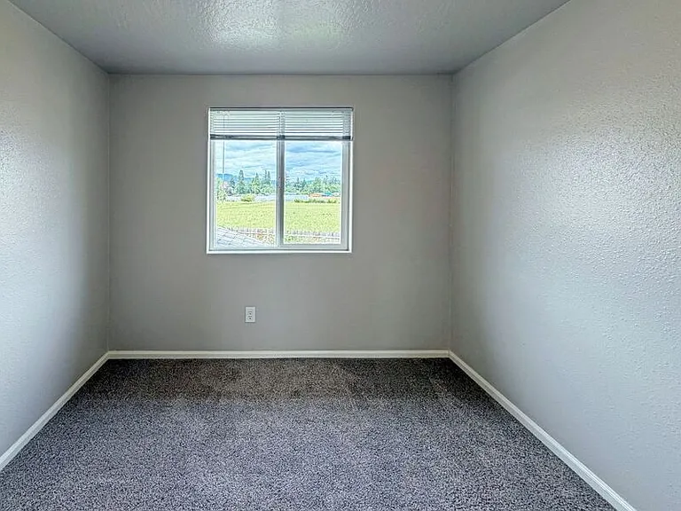 780 Cloverleaf Loop — Photo 14