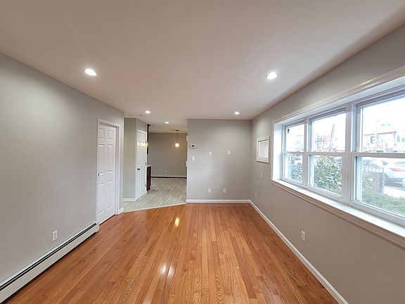 3rd image of 2066 48th St #1