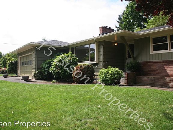 2nd image of 3422 SE Guilford Ct