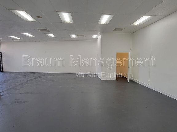 4th image of 11300 W Ventura Blvd