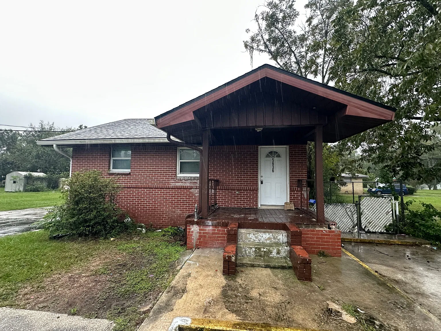 3 bed, 1.0 bath, 1300 sqft, $1,500 — Photo 1