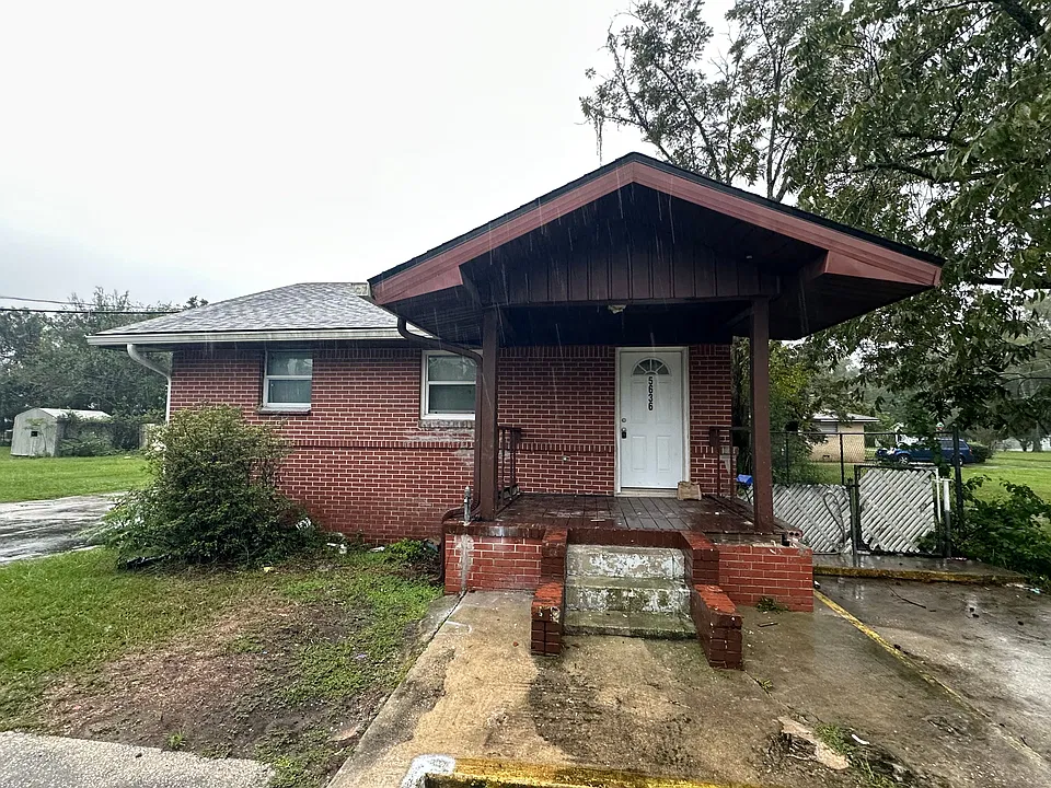 5636 Akra Ave