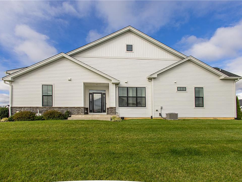 1st image of 6955 Maple Dr E
