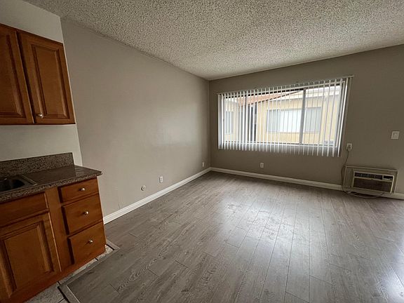 2nd image of 225 Palmetto Dr