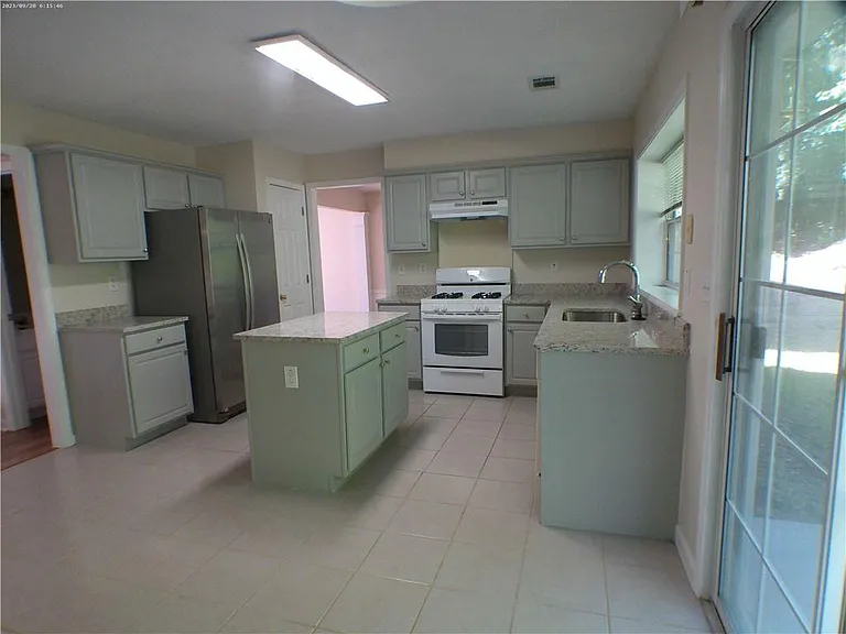 3674 Kentford Ln — Photo 7