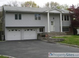 129 Plymouth Blvd, Smithtown, NY 11787