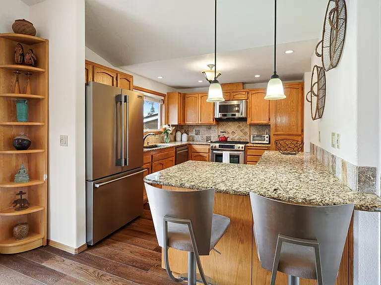 2351 NE Shadow Brook Pl — Photo 9