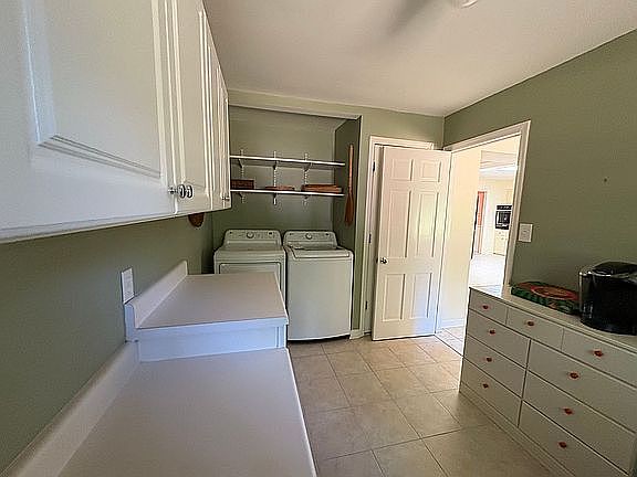 3rd image of 212 Ellwood Dr