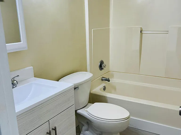 2301 NE 6th Ave #204 — Photo 7