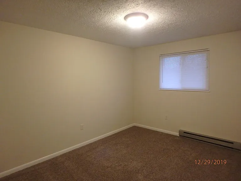 53 Gloria Ave — Photo 6