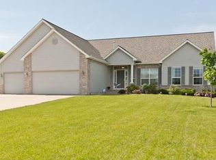 1480 Maple St, Robins, IA 52328