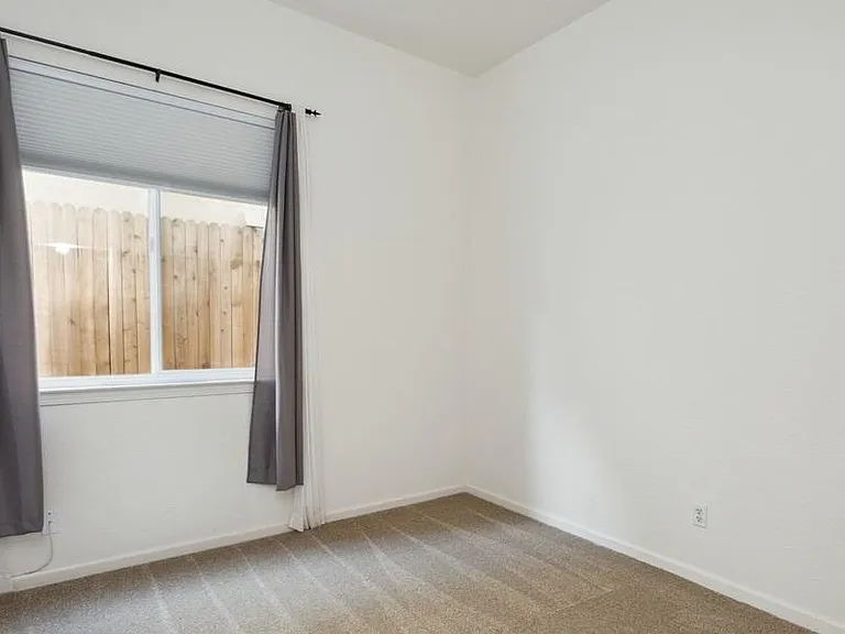 46 Diggins Dr — Photo 16
