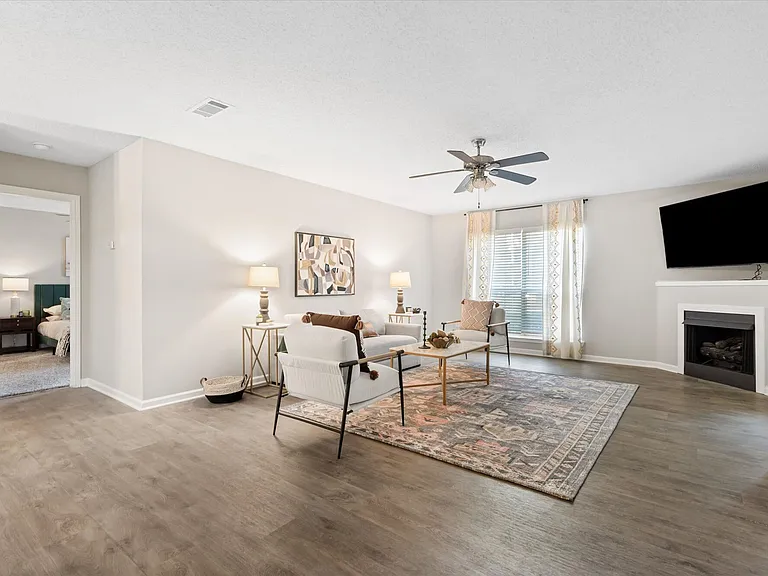 The Grove Apartments — Photo 4