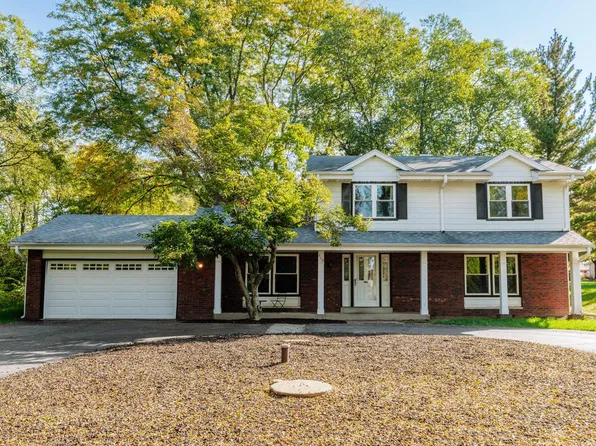 5110 S Woodridge LANE, New Berlin, WI 53146