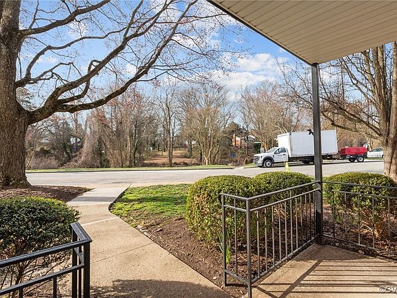 2nd image of 20 Stillwater Ln