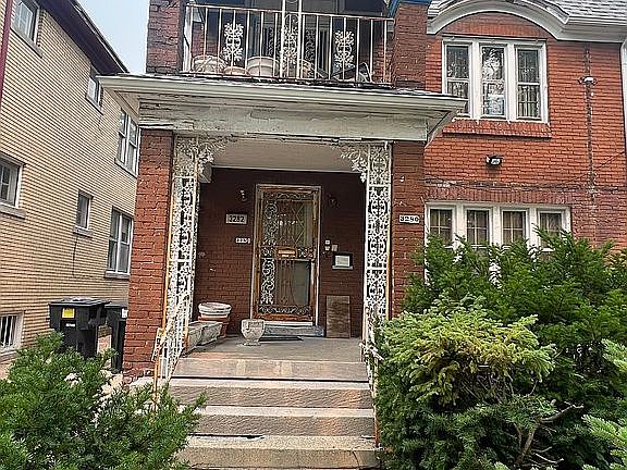 4th image of 3280 Fullerton St