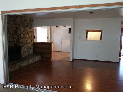 4th image of 1346 Elliott Dr