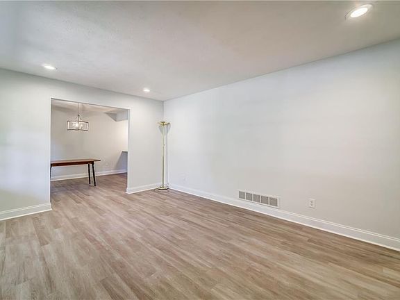 3rd image of 2578 Oak Hill Dr