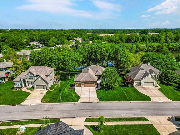 2nd image of 207 Shoreline Dr