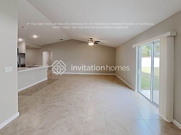 4th image of 401 NE Airoso Blvd