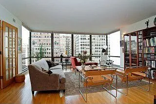 100 E Bellevue Pl APT 3A photo 1