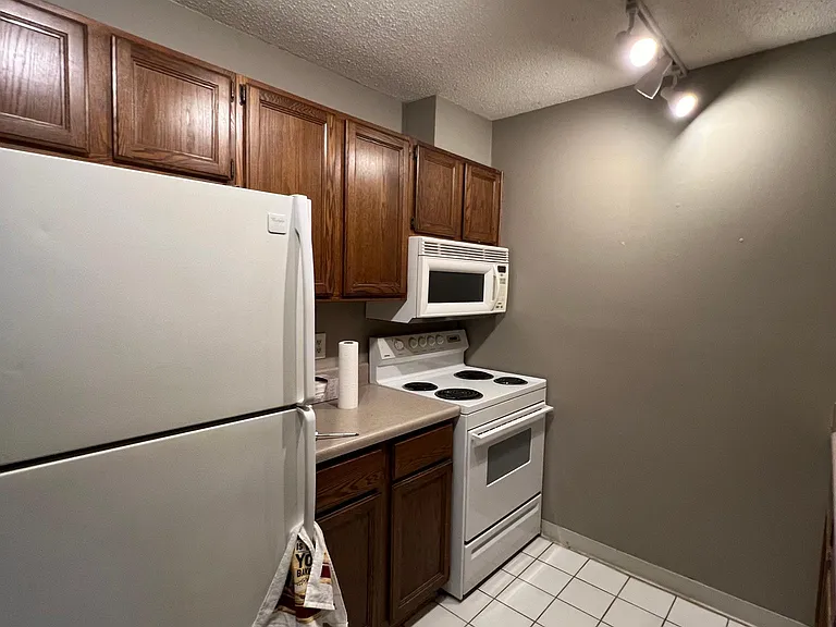 2114 Valleyhigh Dr NW #B108 — Photo 6