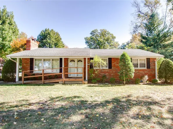 3413 Morkel Dr, Godfrey, IL 62035