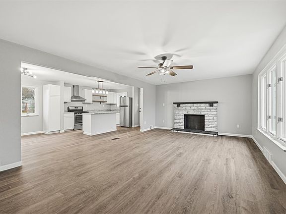 5th image of 105 Columbia Dr