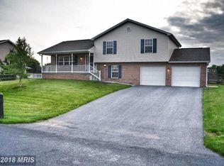 223 Kolpark Dr, Chambersburg, PA 17202