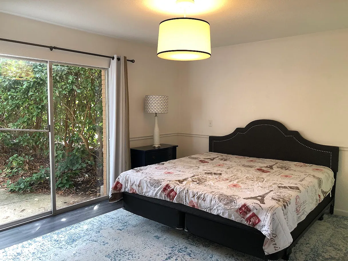 2 bed, 900 sqft, $900 — Photo 1