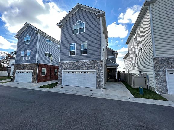 2nd image of 2709 Eleanor Ln