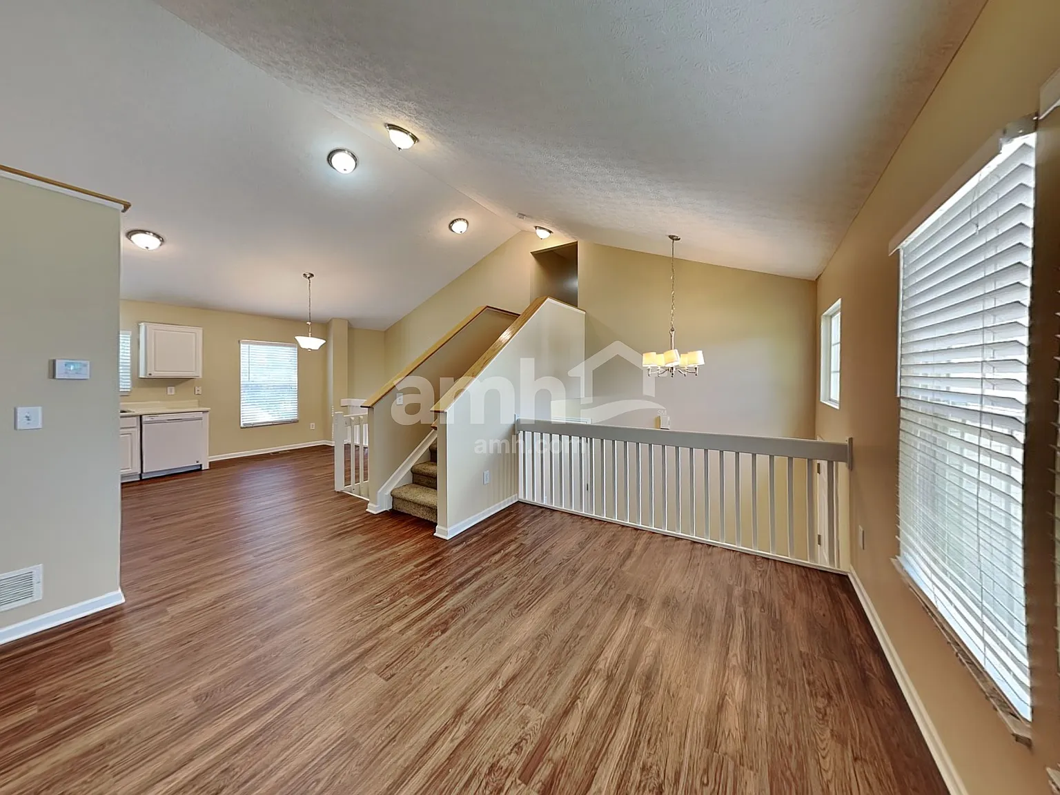 3 bed, 2.5 bath, 1817 sqft, $2,500 — Photo 4