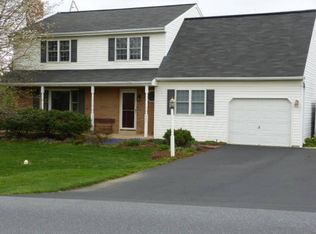 553 Crosswinds Dr, Lititz, PA 17543